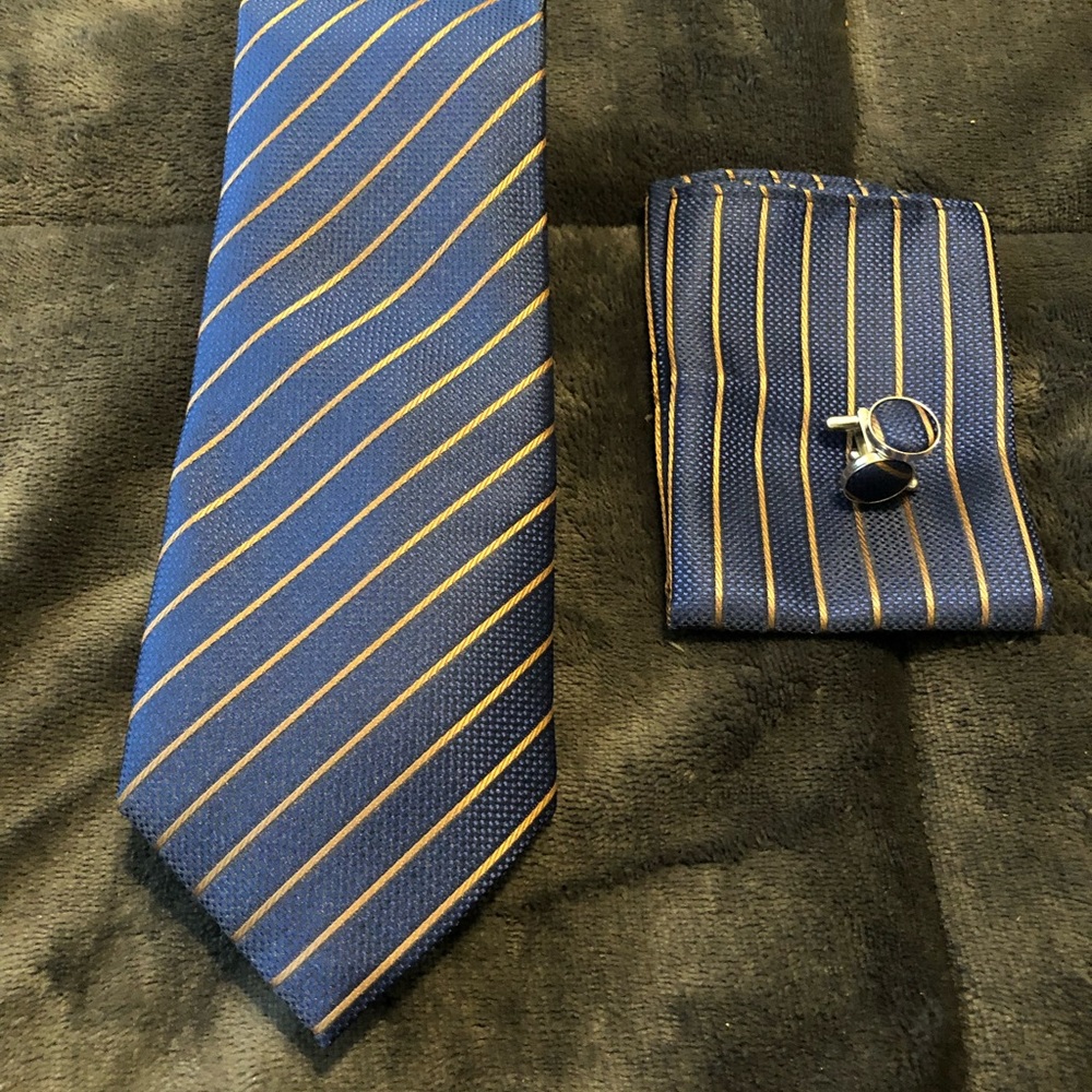 Tie, Pocket Square, & Cufflinks Set